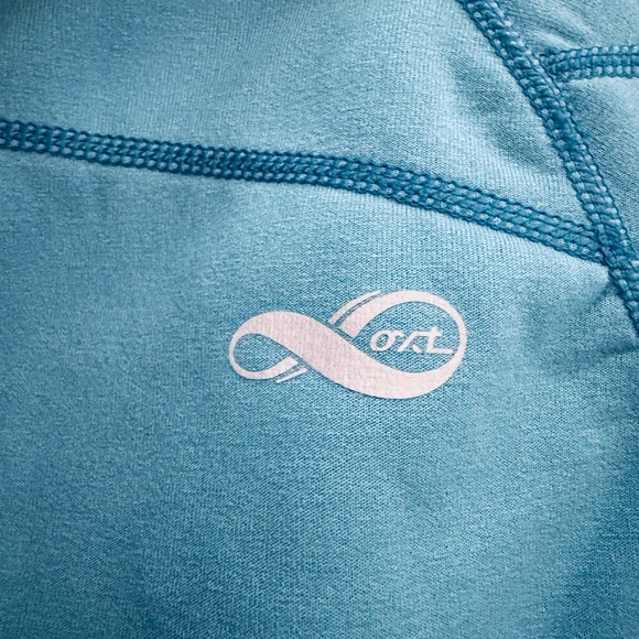 Rei half zip fleece shirt with long sleeves. Night time light out logo at back - Picture 9 of 9